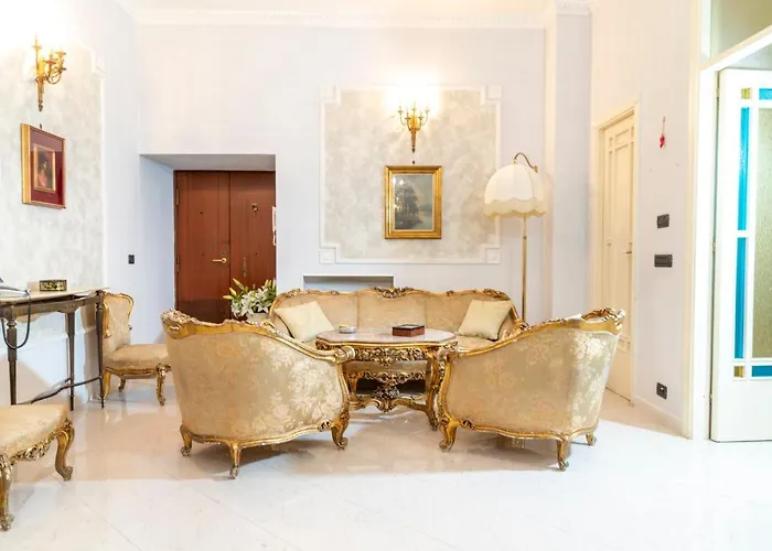 Deluxe Apartment With Garden In Vomero
