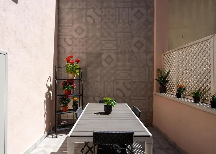 Appartamento Elegante Con Terrazzino Nel Centro Di Napoli