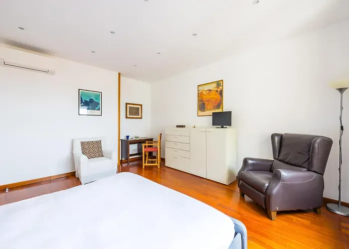 Colonna Classic Style Apartment By Wonderful Italy