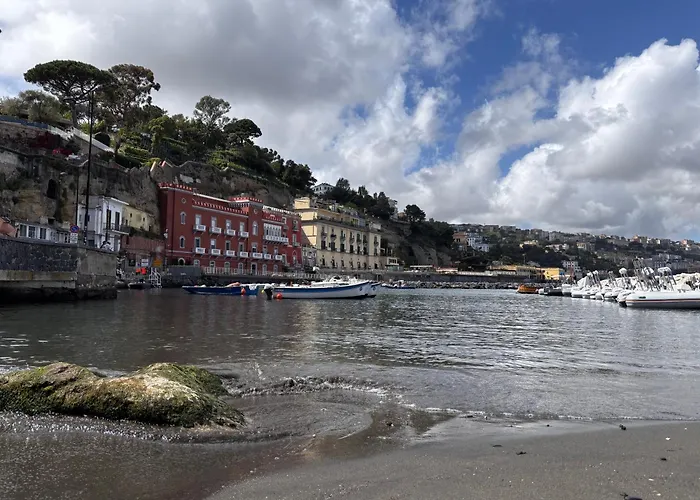 Rosso Napoli Locazioni Brevi