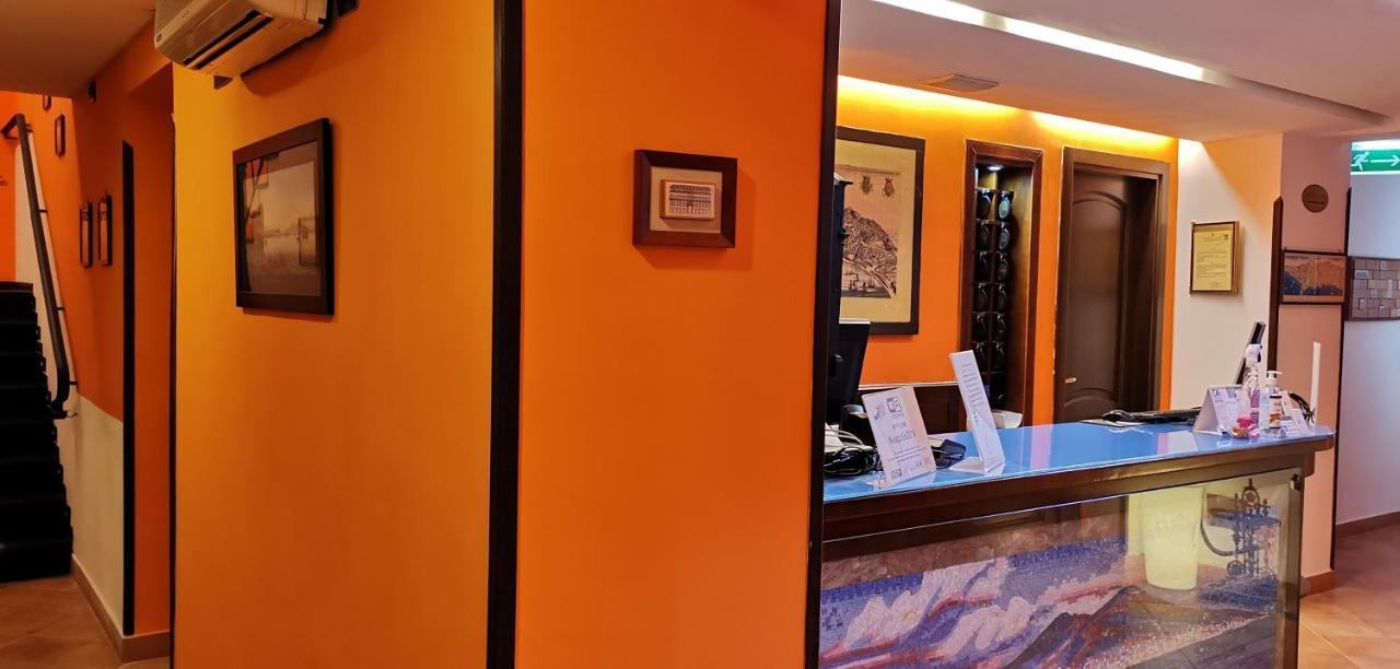 Hotel Neapolis 3*