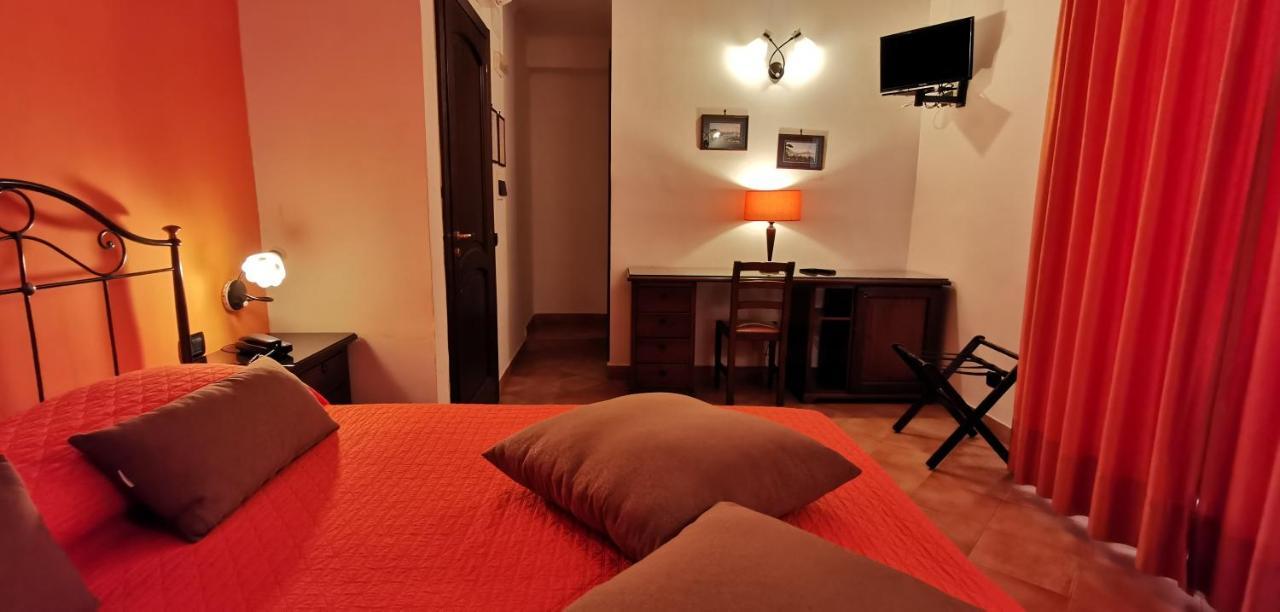 Hotel Neapolis 3*