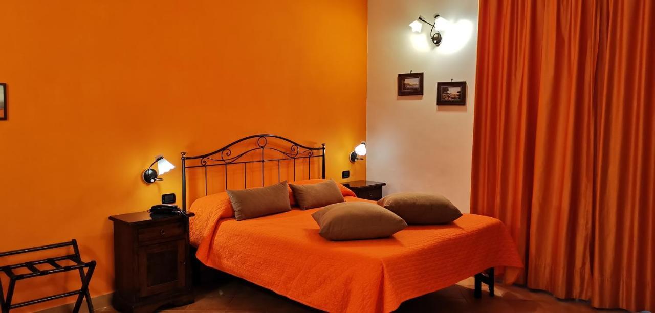 Hotel Neapolis 3*