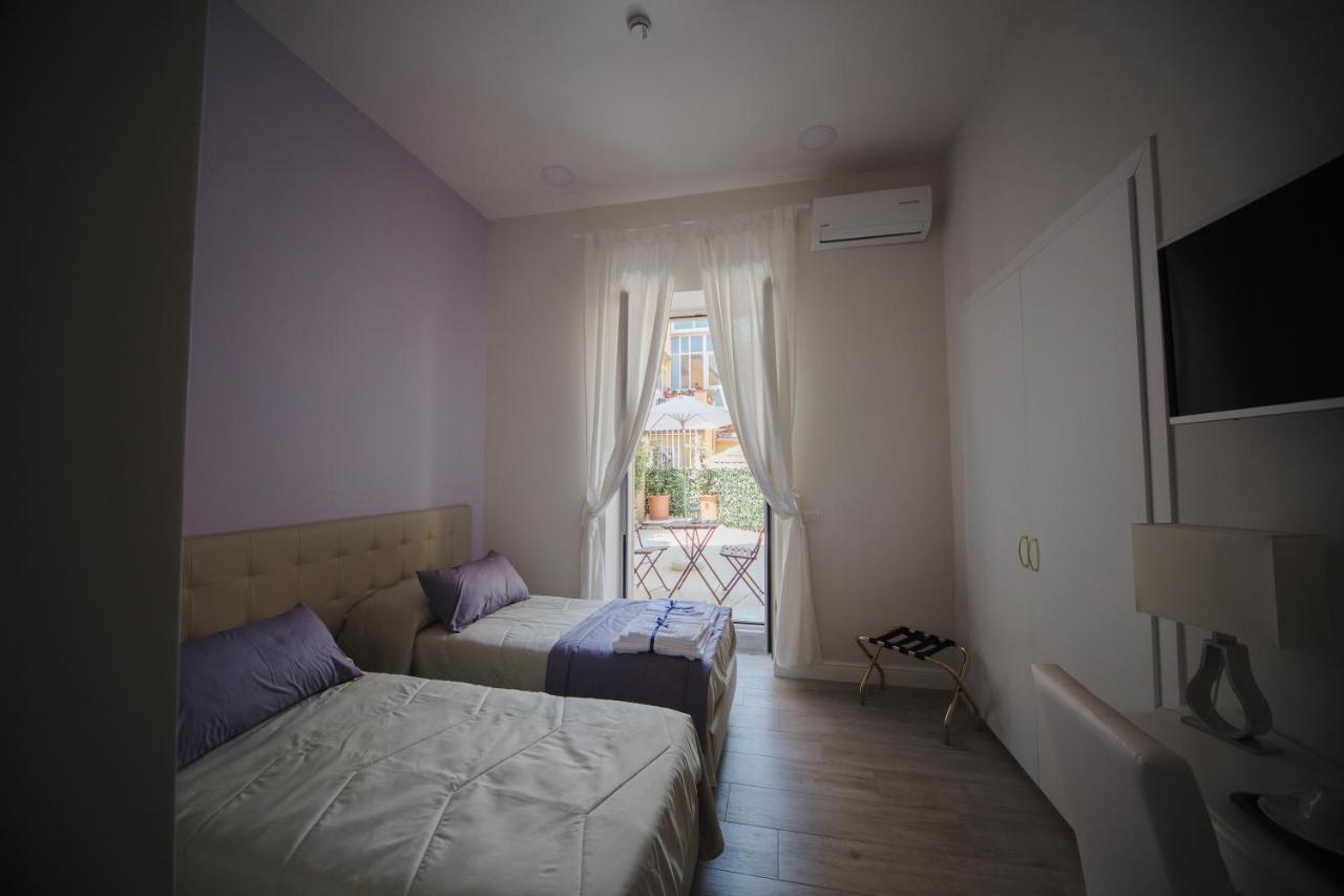 Prisca * Naples