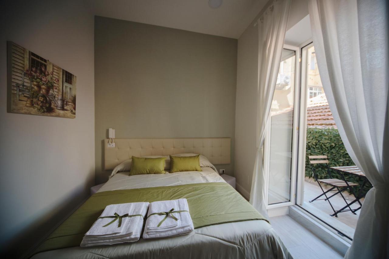 Prisca Naples