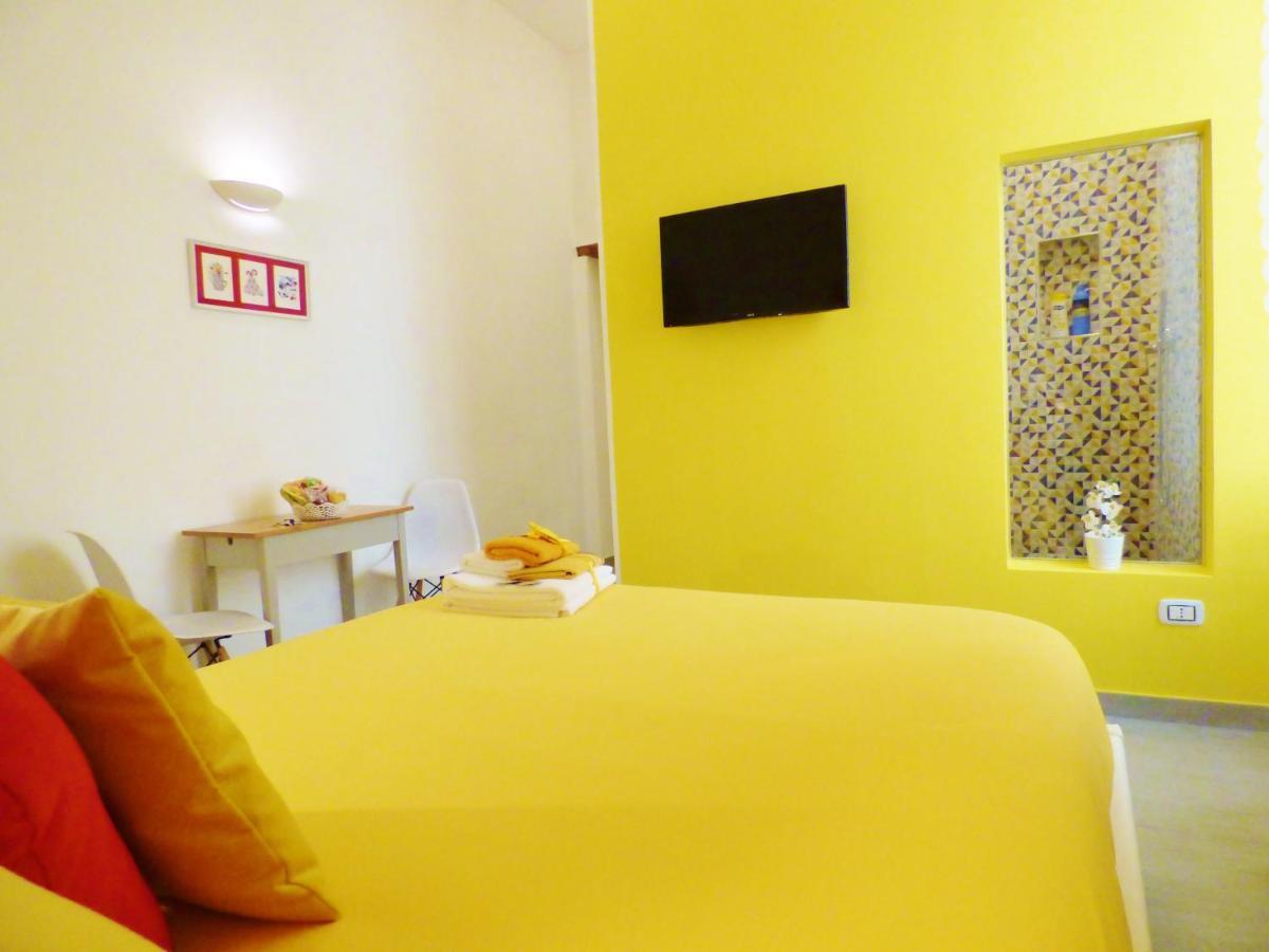 Bed & Breakfast Lemon Flats *