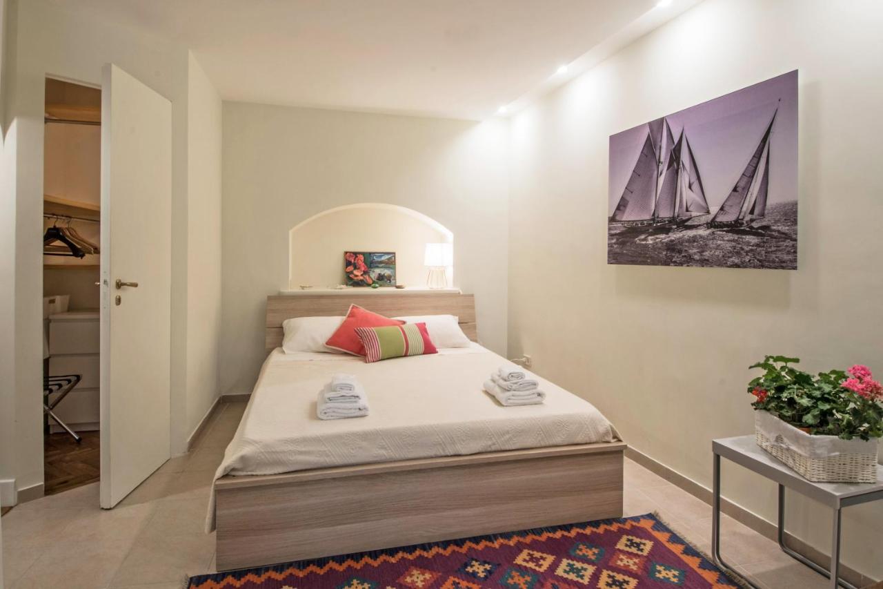 Bed & Breakfast Baru In Chiaia *
