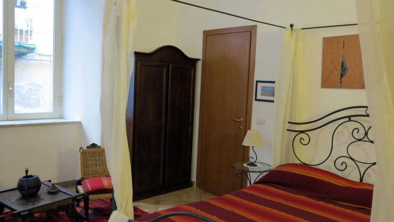 - B&B 