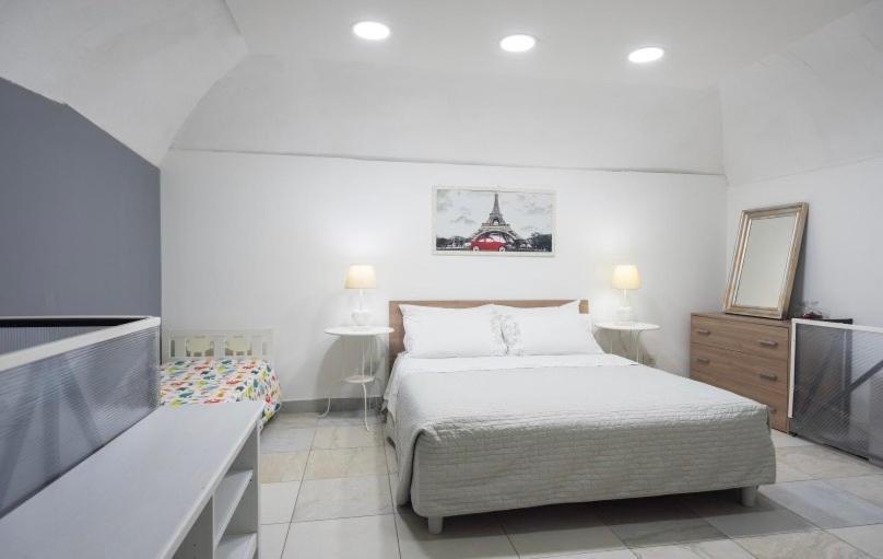 Graphite House Naples