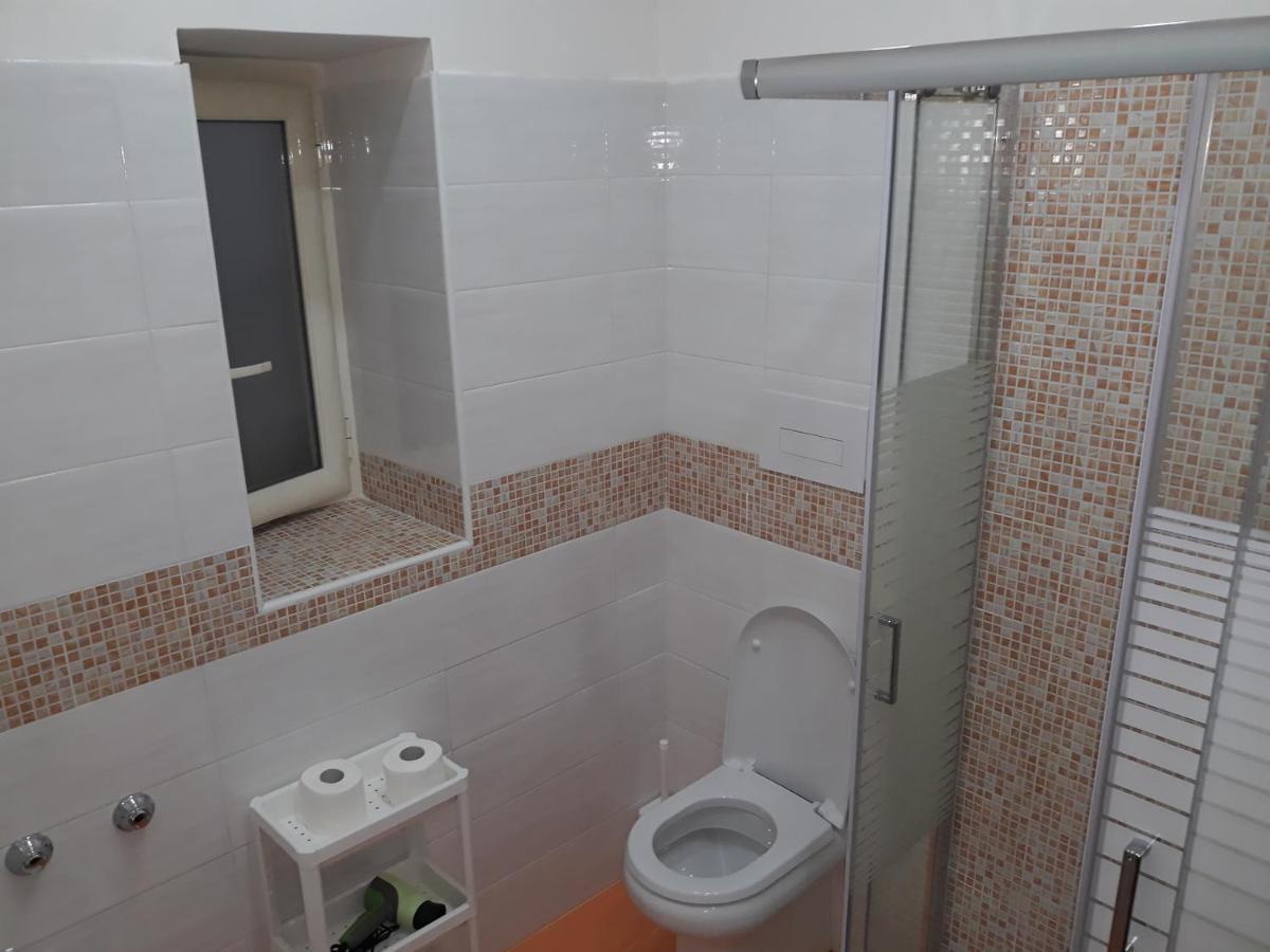La Casetta Arancione Nell'aeroporto Di Apartment *