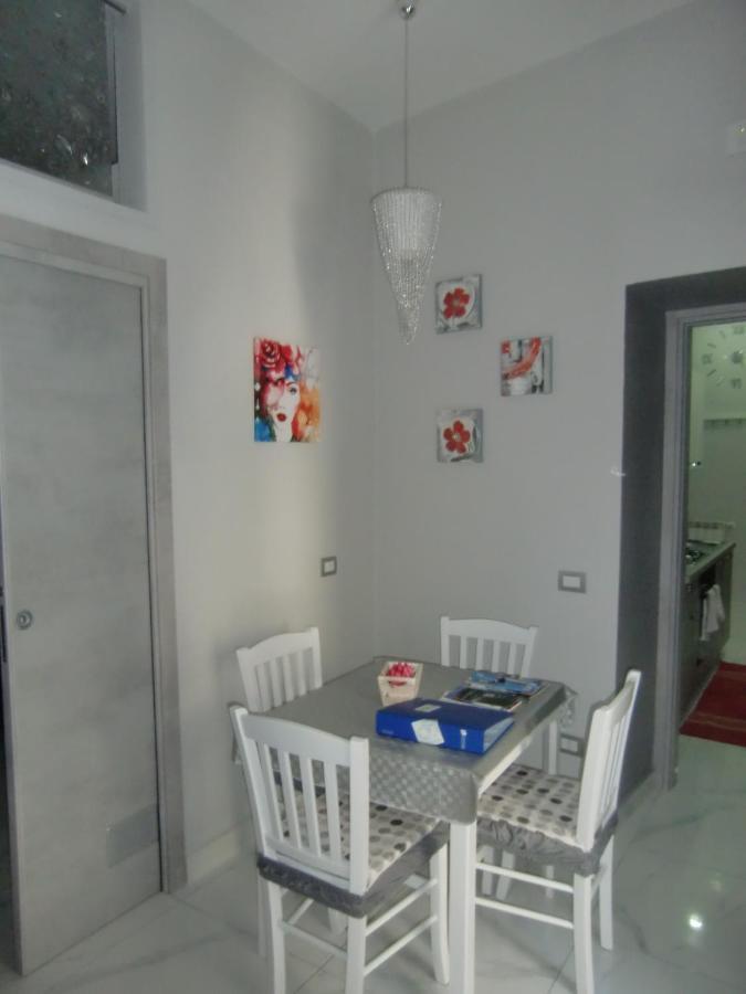 Aaron2 Apartment *