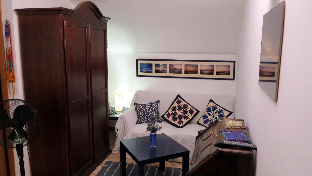 - B&B 