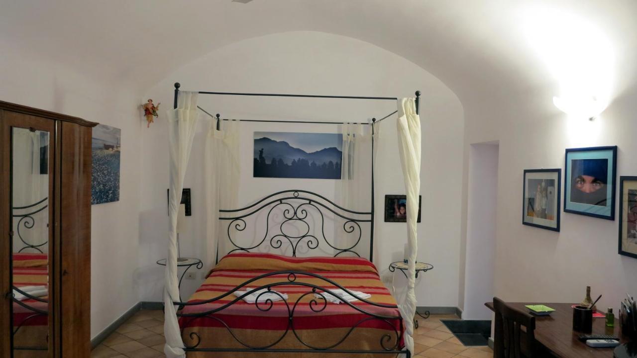 - B&B 