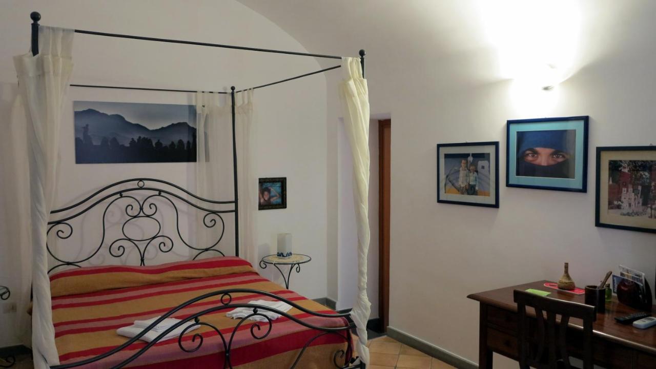 - B&B 