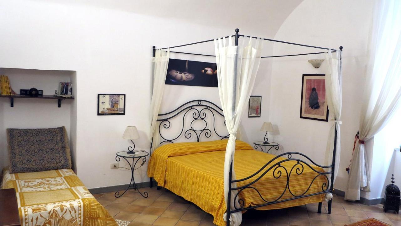 - B&B 