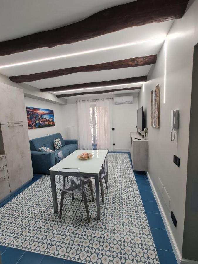 Chiaja Lux House * Naples
