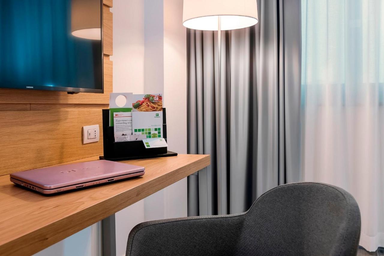 By Ihg