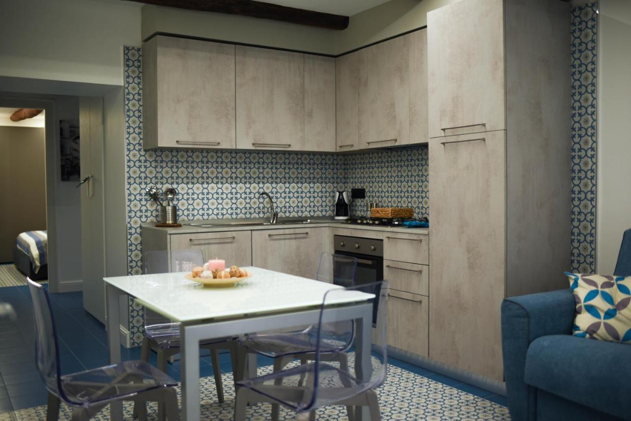 Chiaja Lux House * Naples