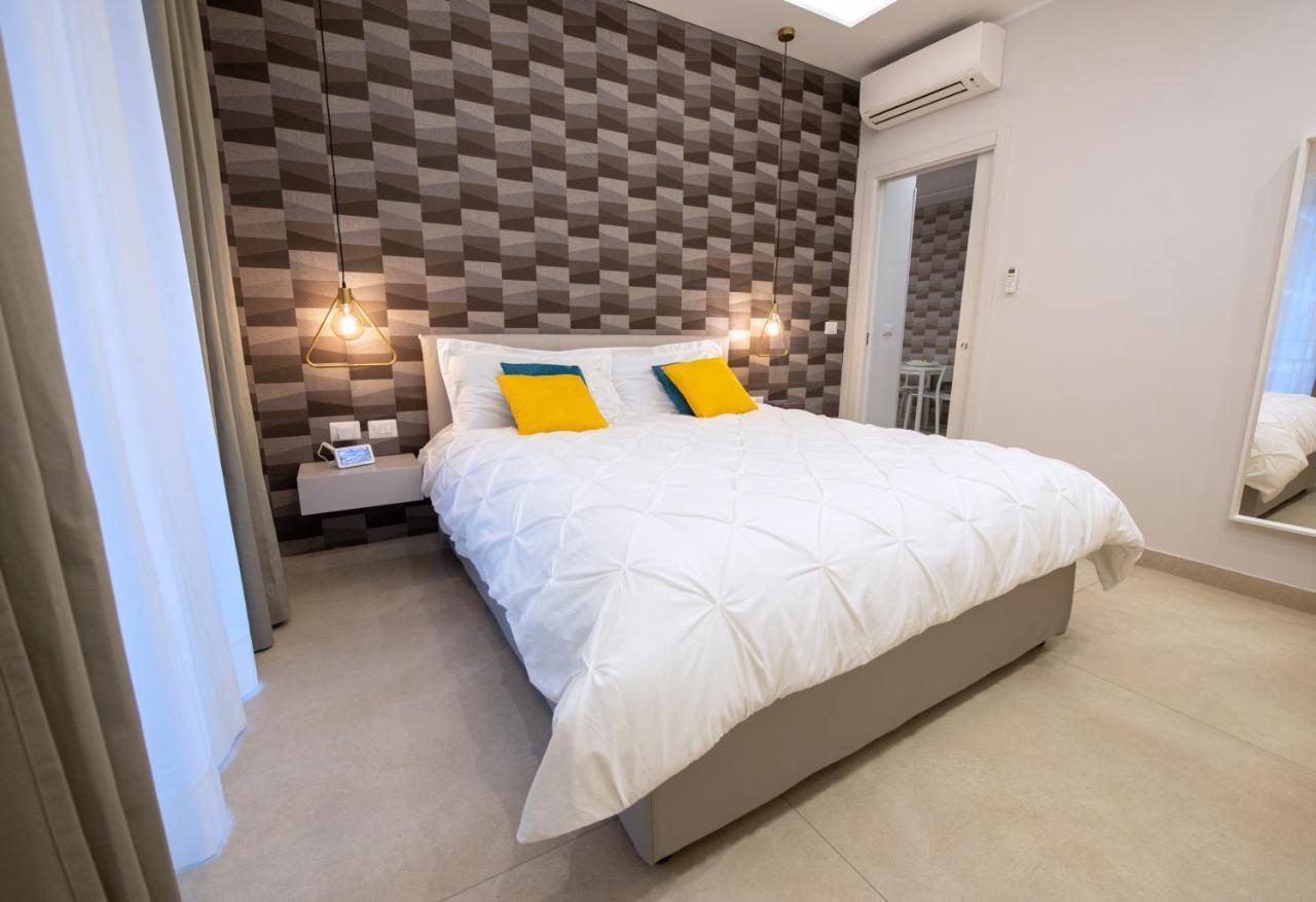 Apartment Center - E Naples