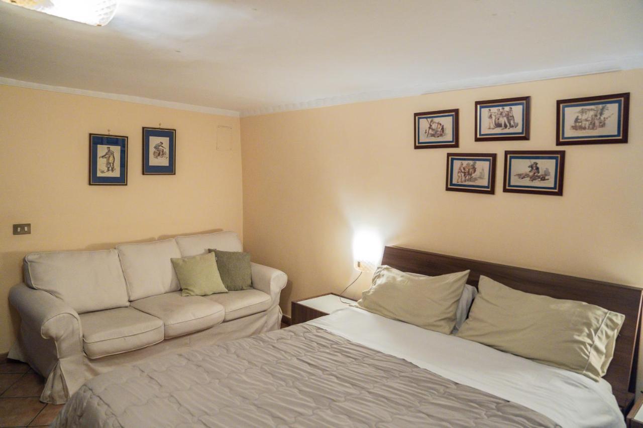 Apartment Domus Ugo Naples