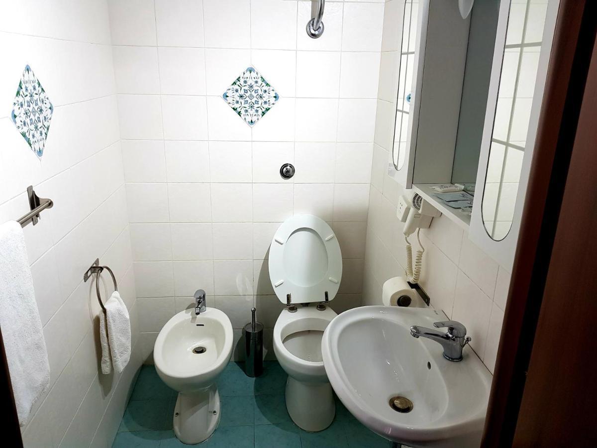 Napoli Central Bed & Breakfast *