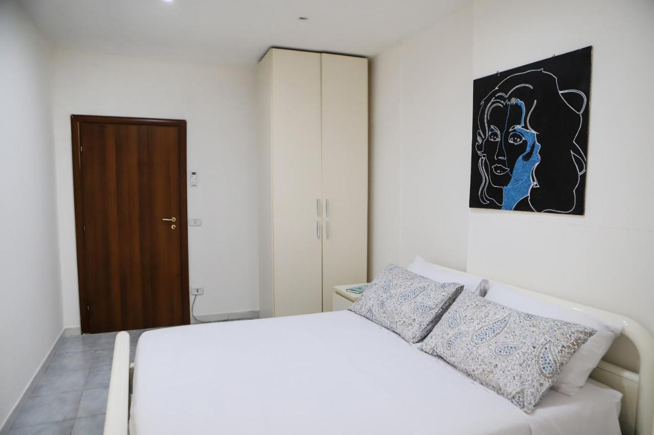 Centrale Budget Apartment Naples