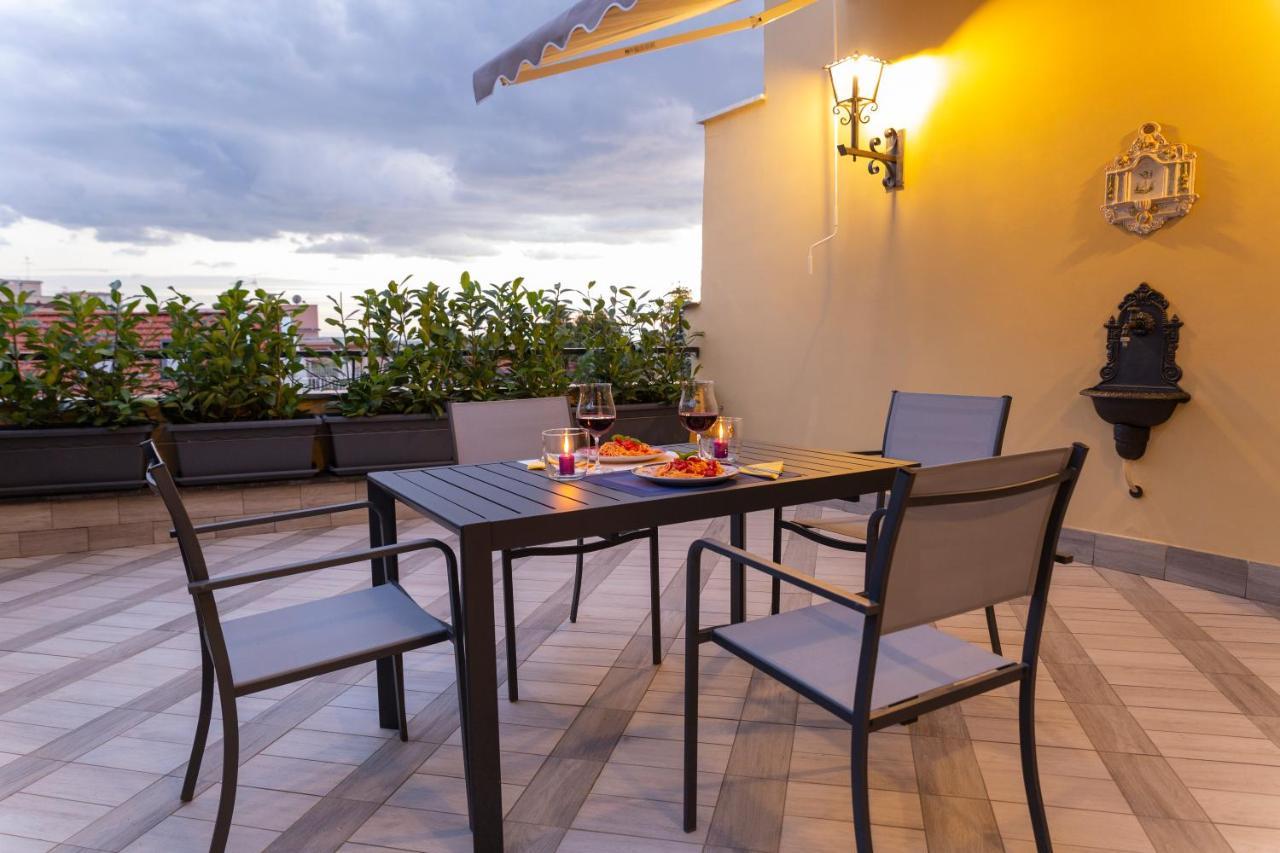 Terrazza A Chiaia * Naples