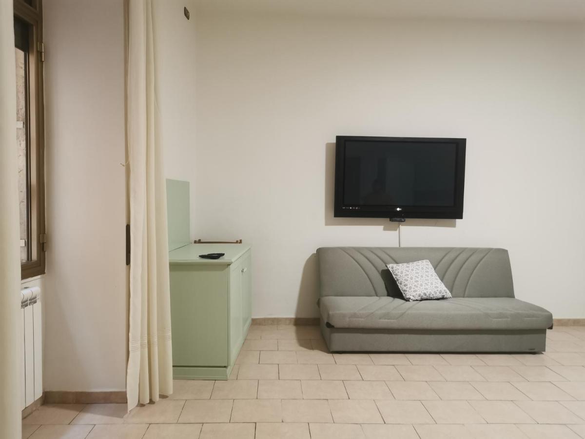 La Casa Di Ade * Naples