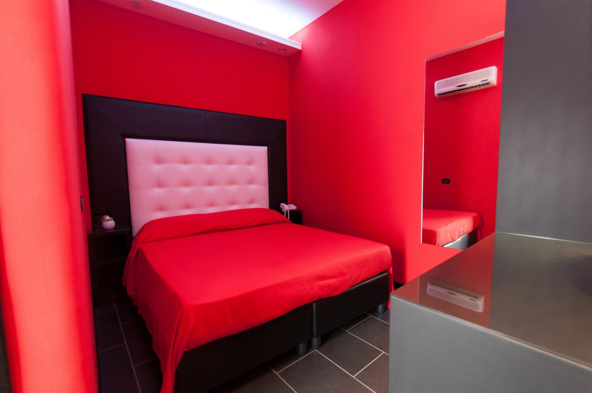 Fly Boutique Hotel 3*