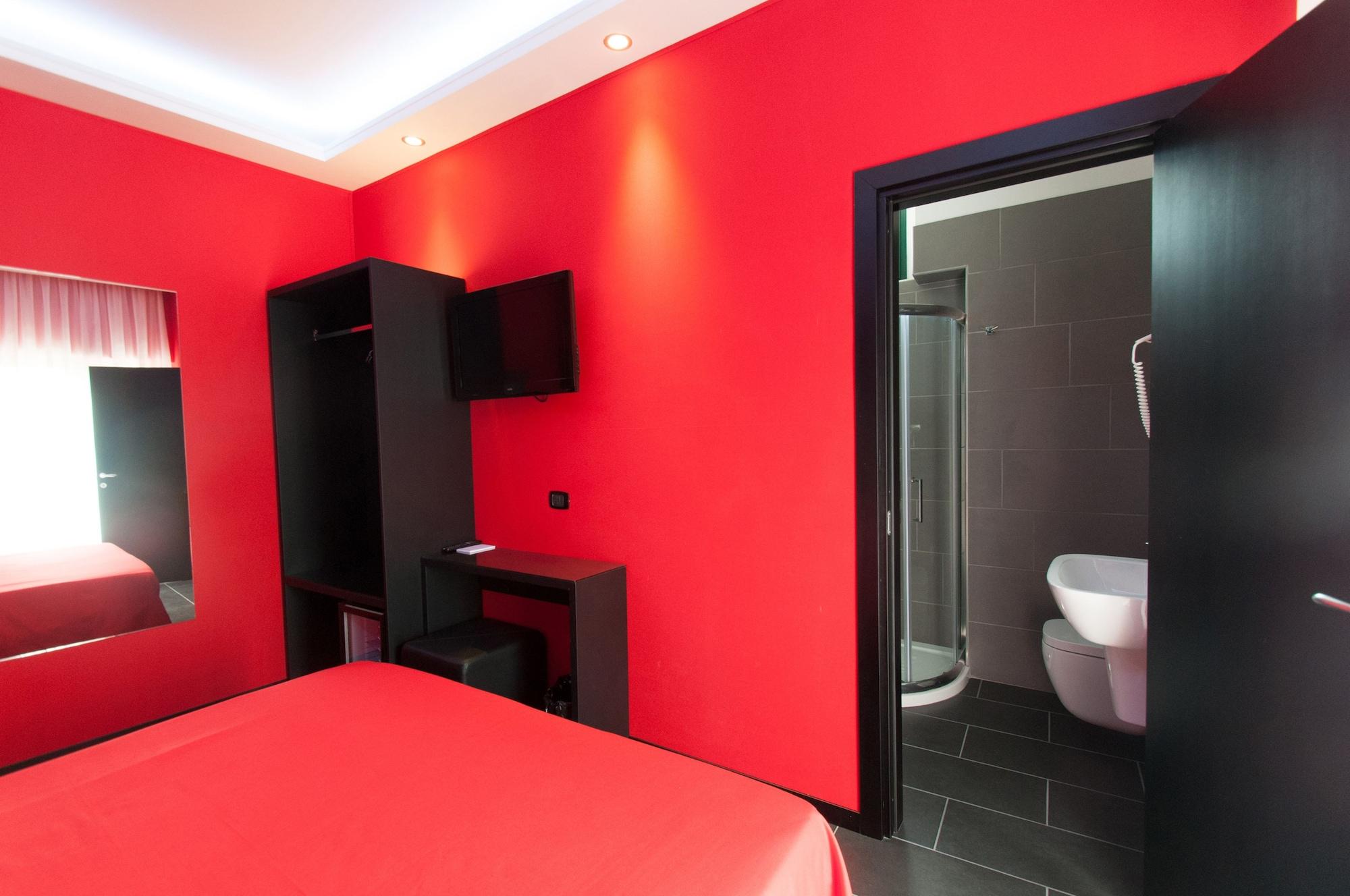 Fly Boutique Hotel 3*