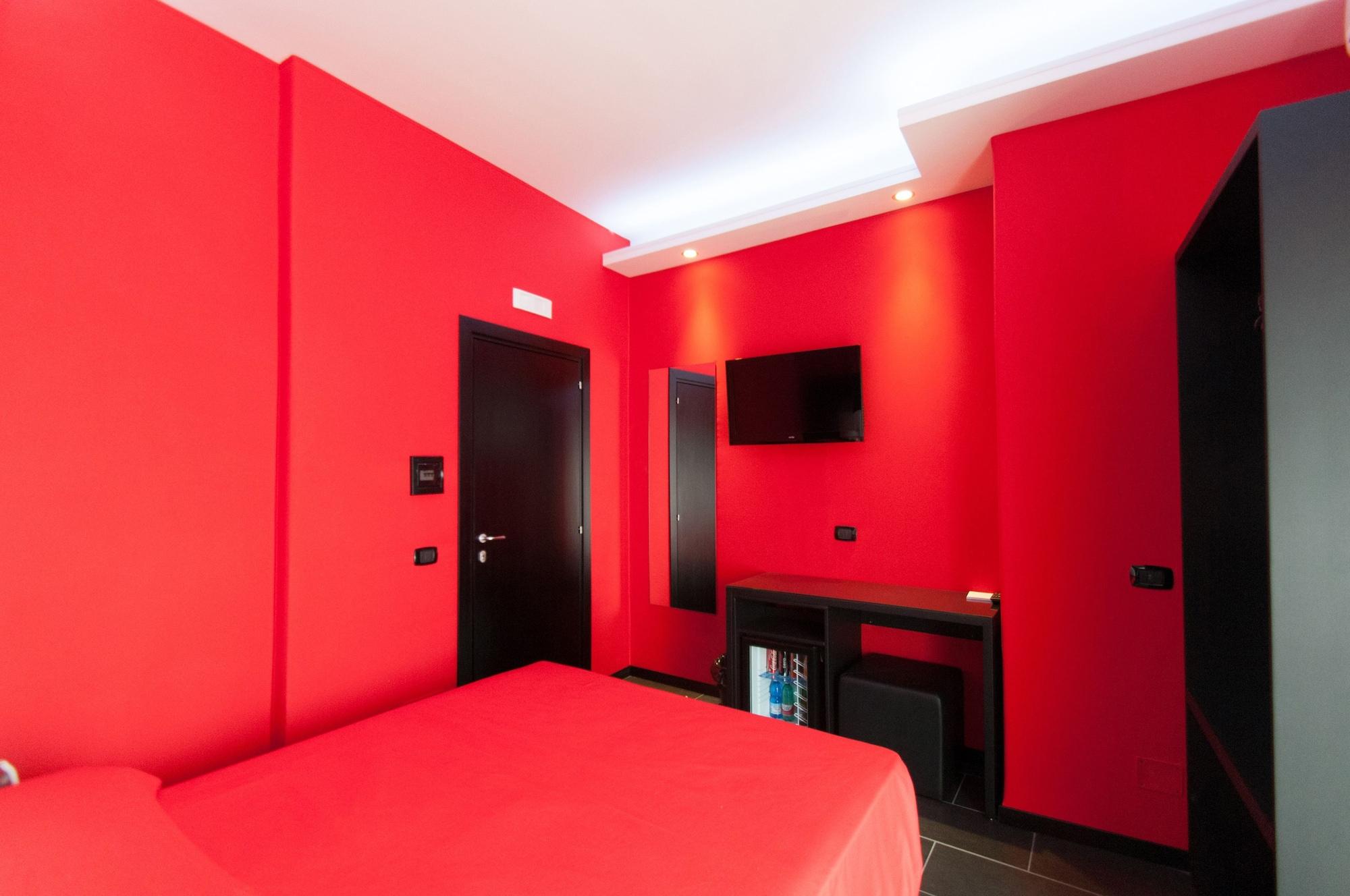 Fly Boutique Hotel 3*