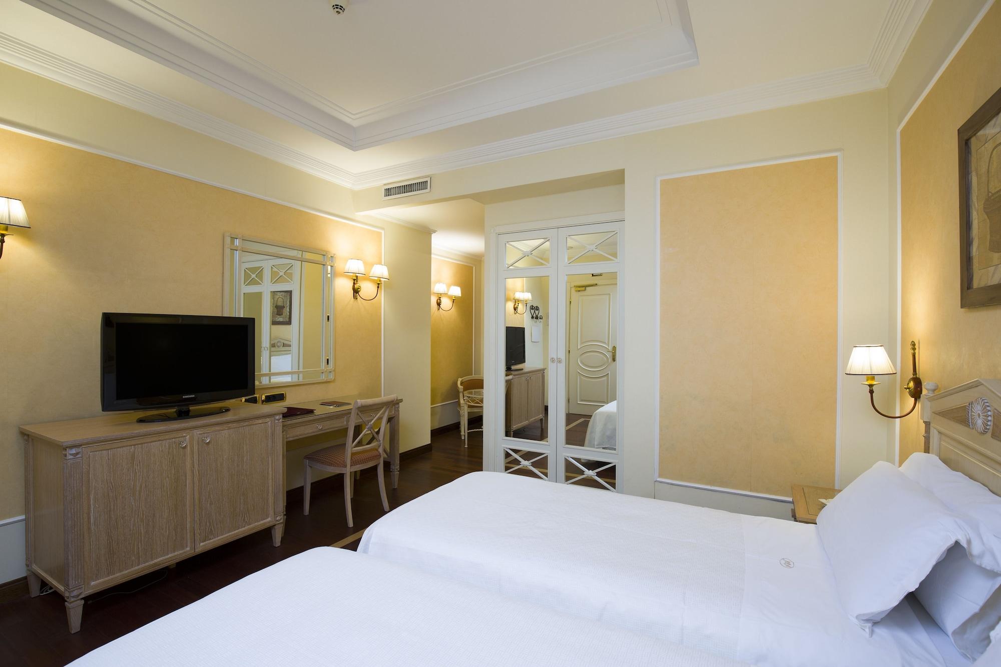 Palazzo Alabardieri 4* Naples