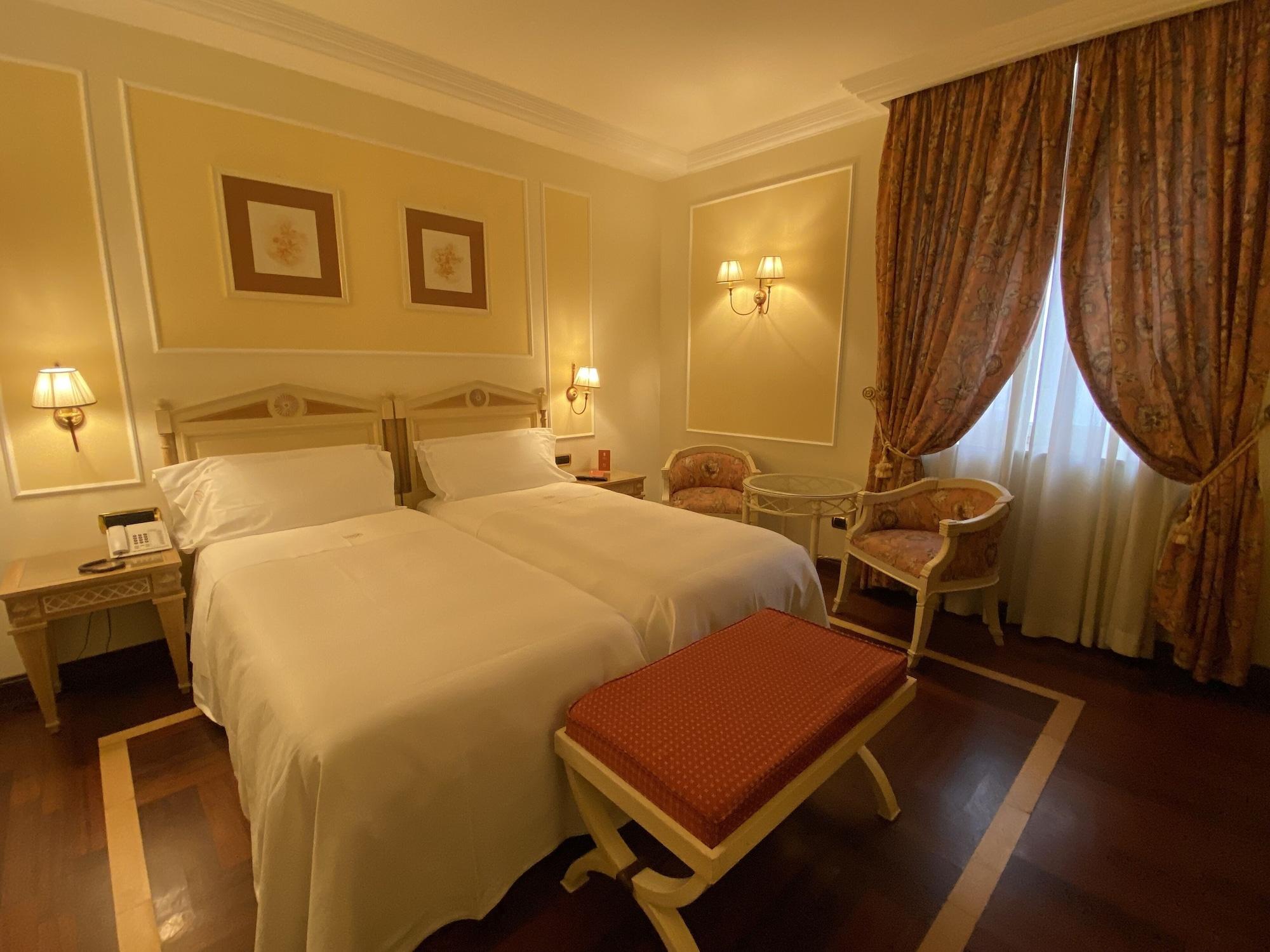 Palazzo Alabardieri 4* Naples