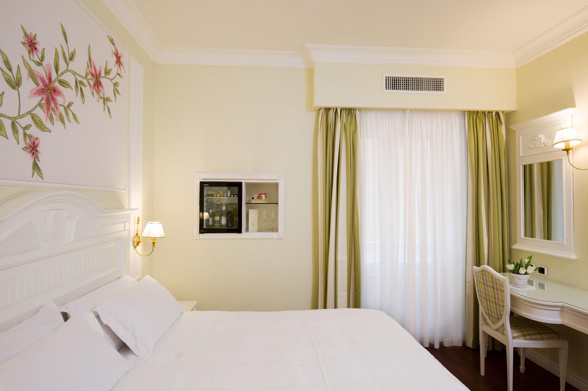Palazzo Alabardieri 4* Naples