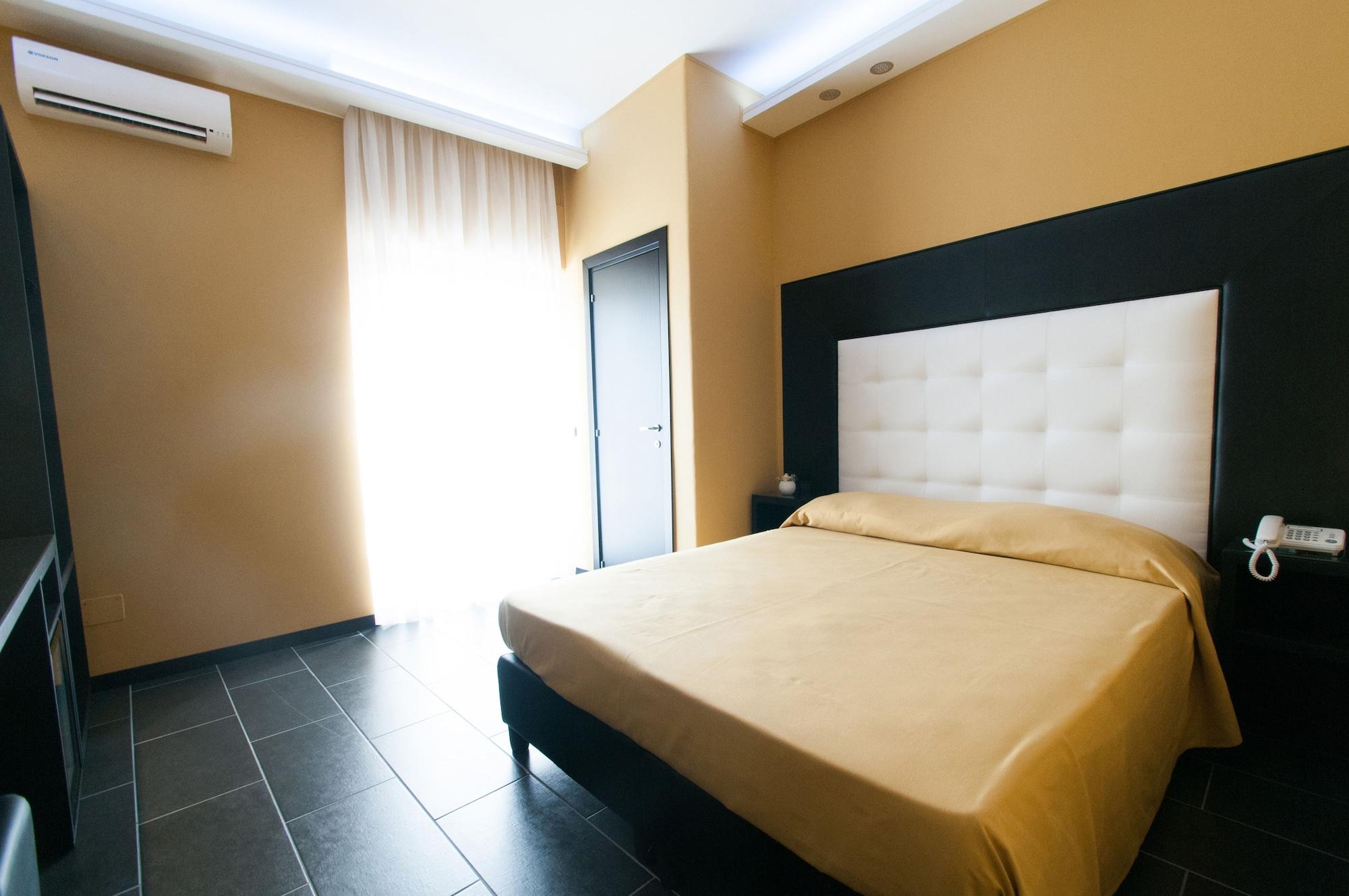Fly Boutique 3* Naples