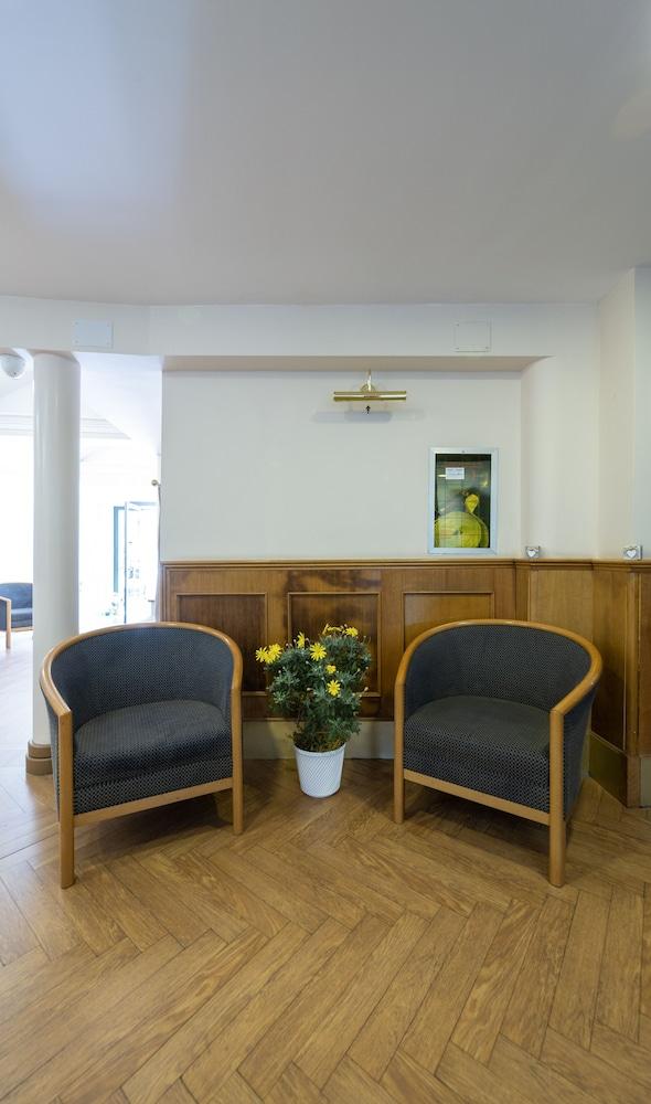 Leopardi Hotel 3*
