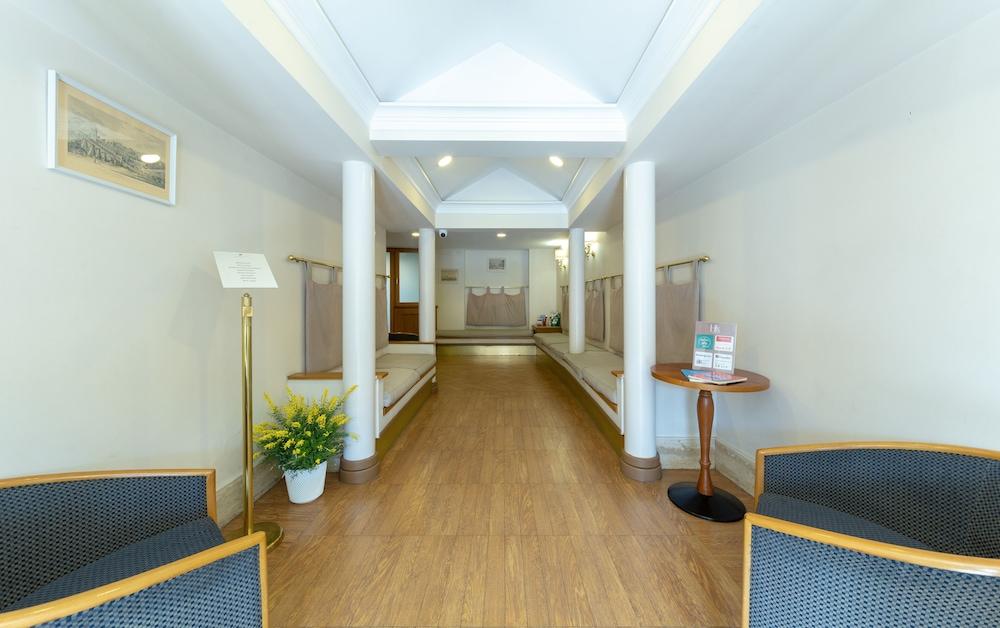 Leopardi Hotel 3*