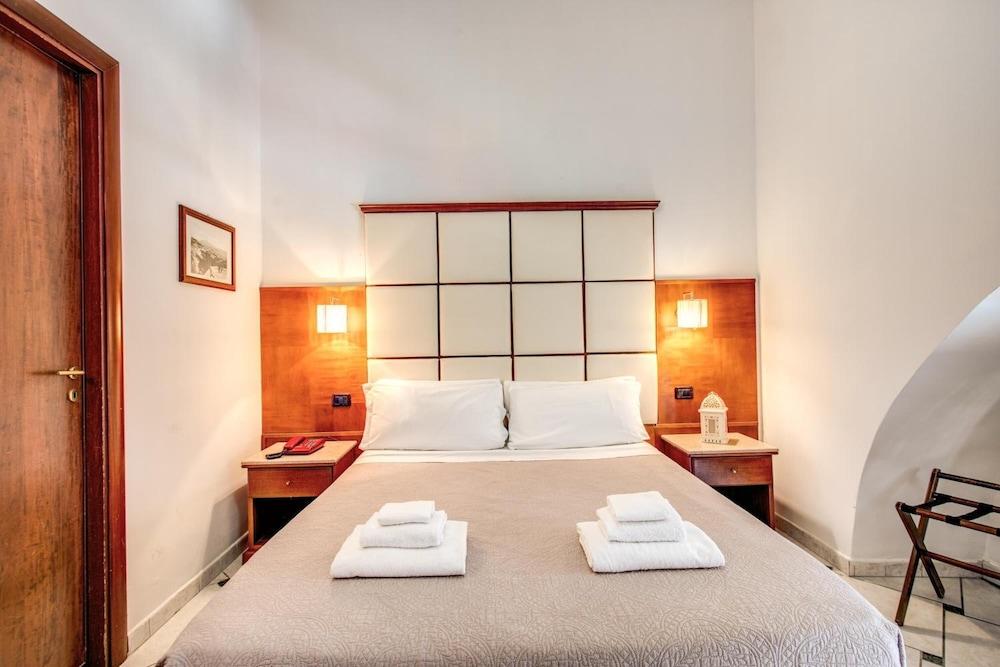 Garibaldi 3* Naples