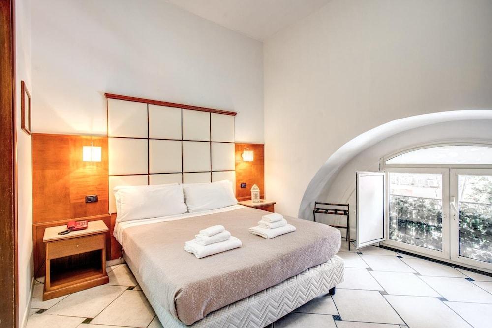 Hotel Garibaldi Naples