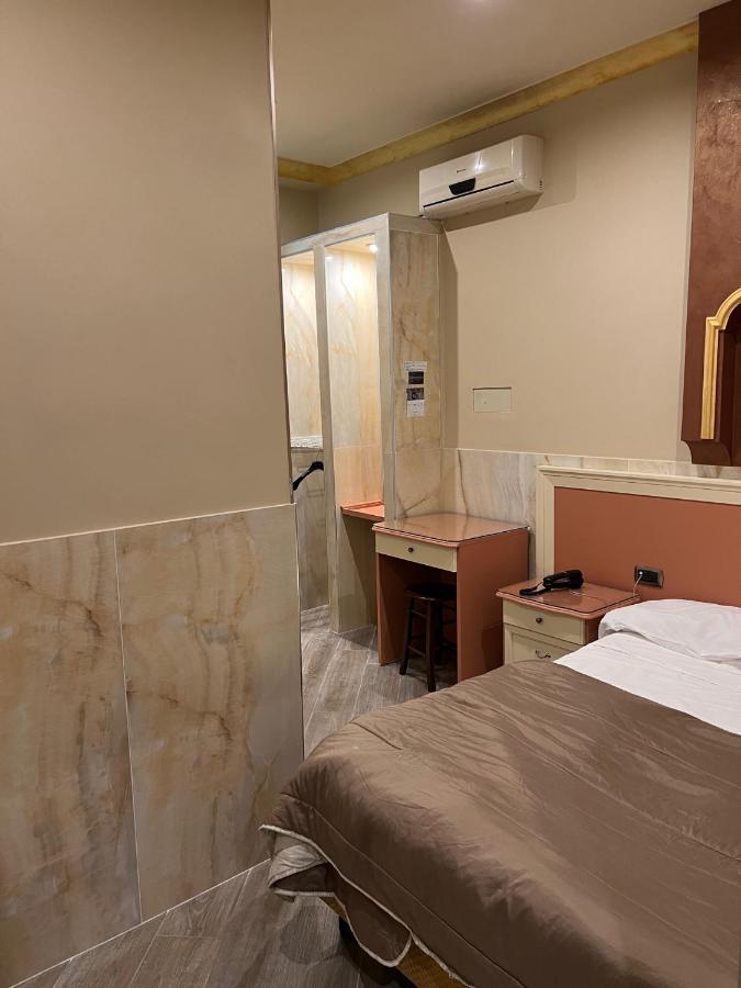 Hotel Iris Hotel *