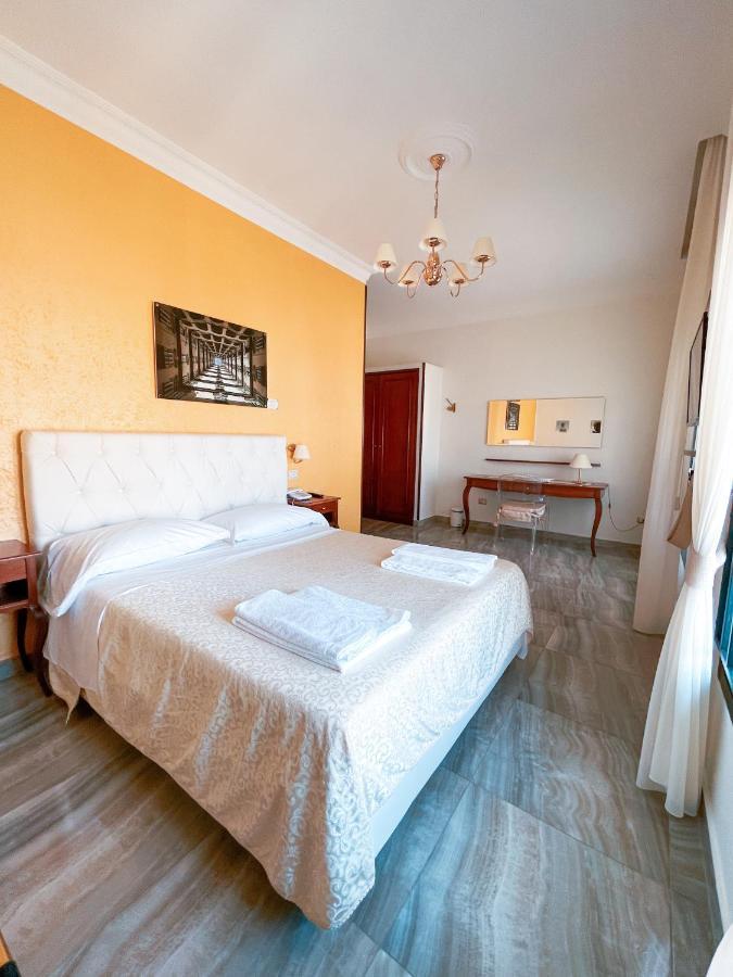Neapolitantrips 4* Naples