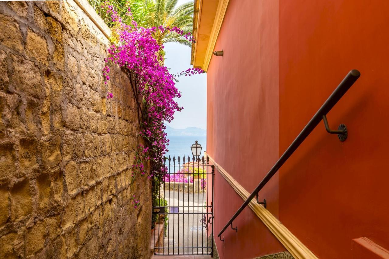 Apartment Dolcevita With Parking By Napoliapartments Naples