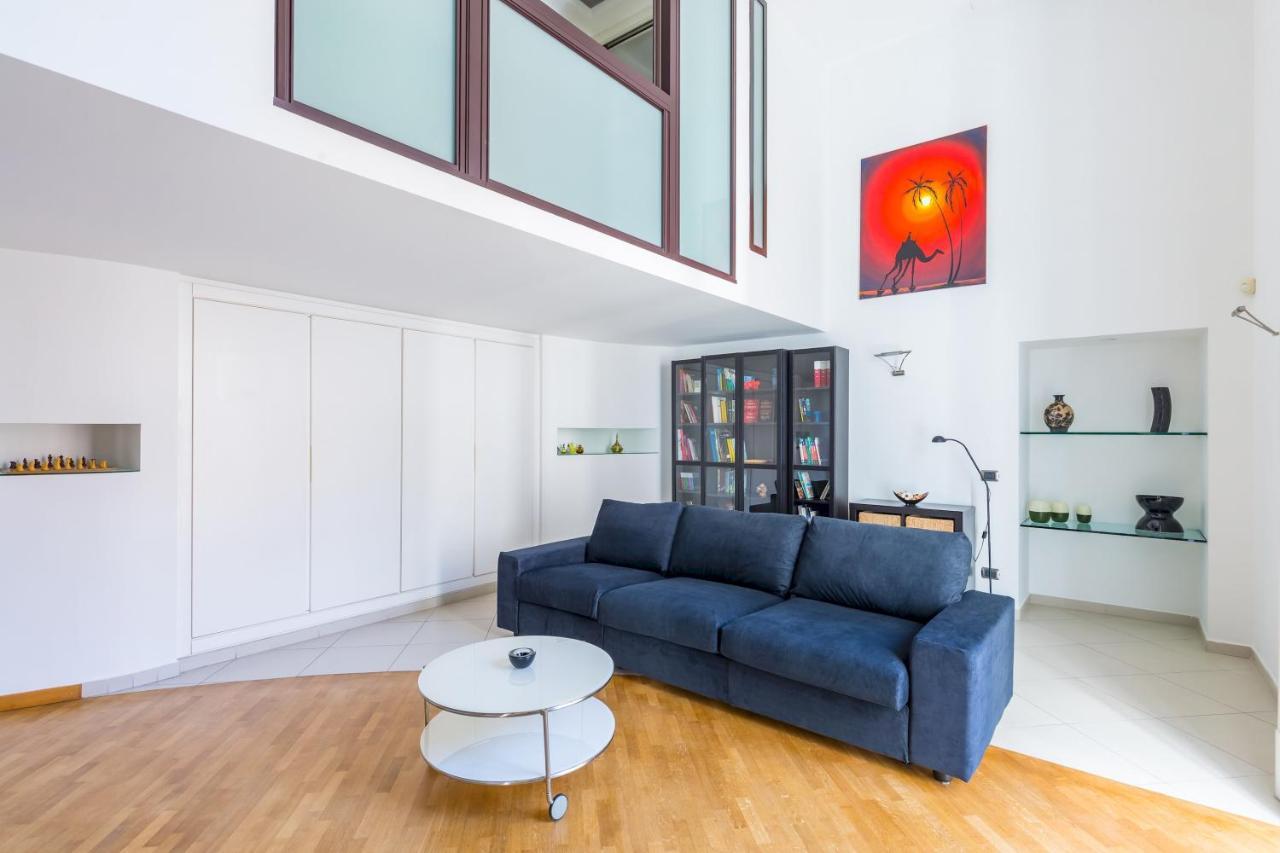 Design & Duplex At National Museum Apartment Naples