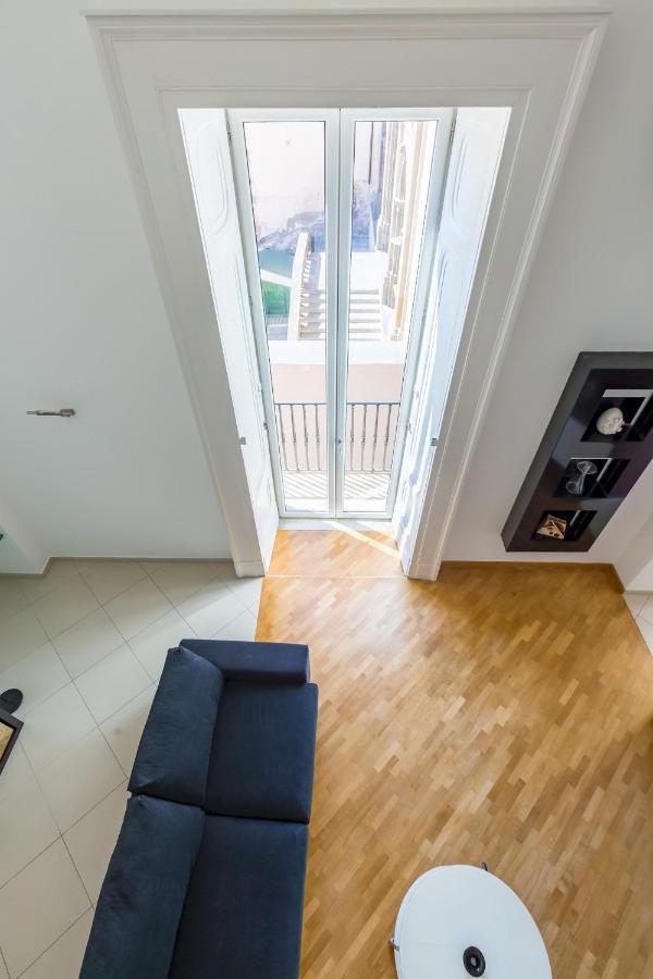 Design & Duplex At National Museum Apartment Naples
