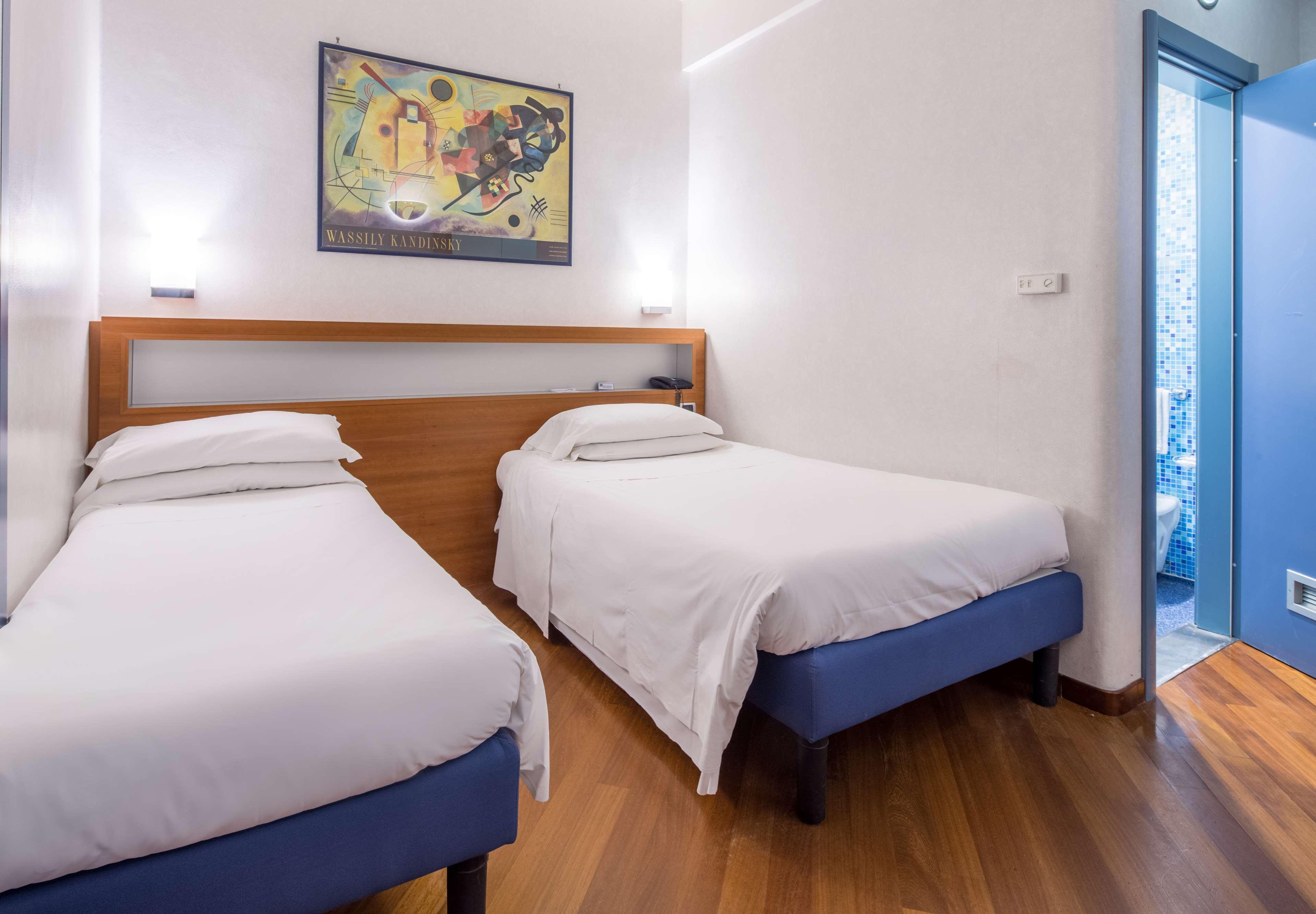 Hotel Western Plaza 4*