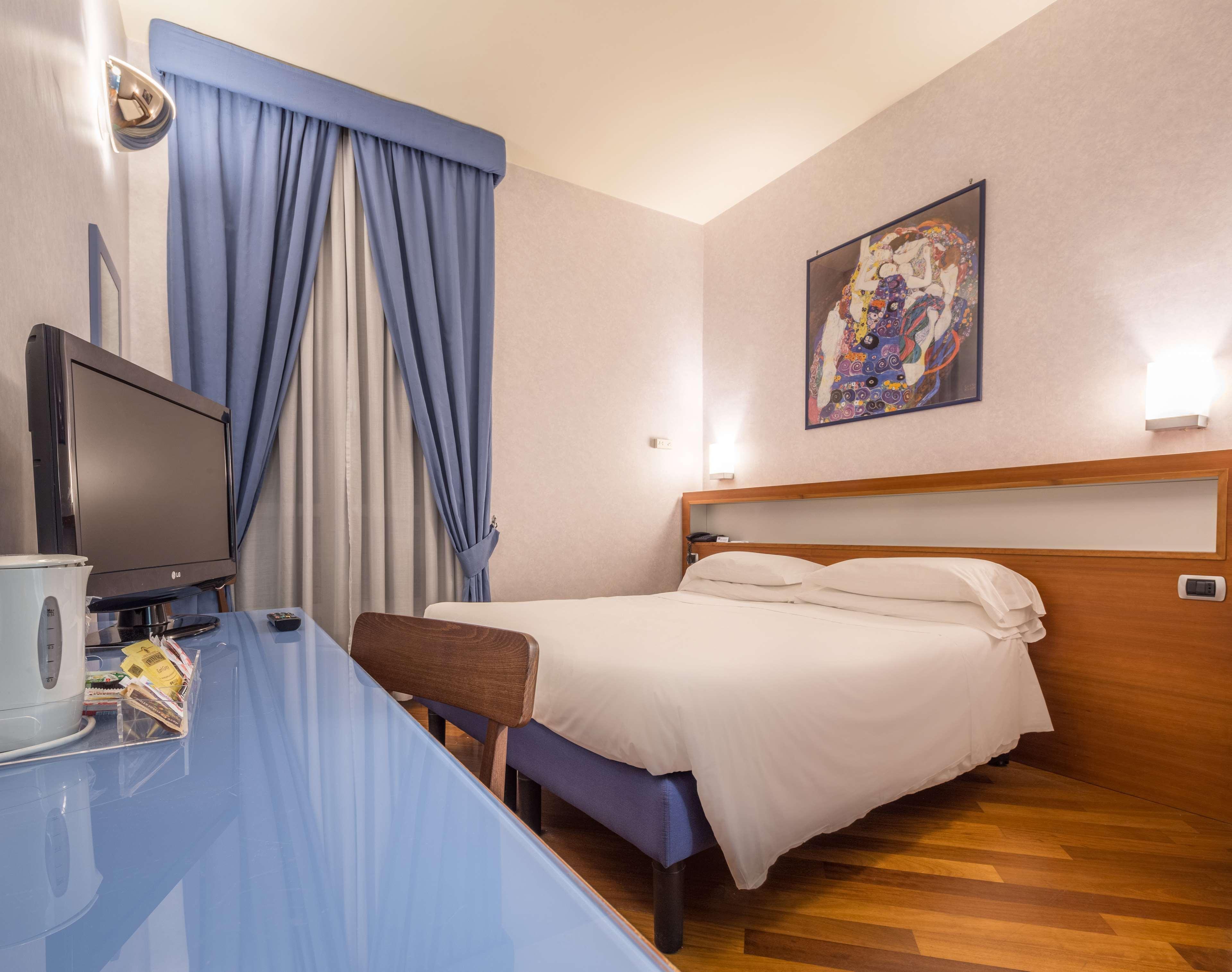 Western Plaza Hotel