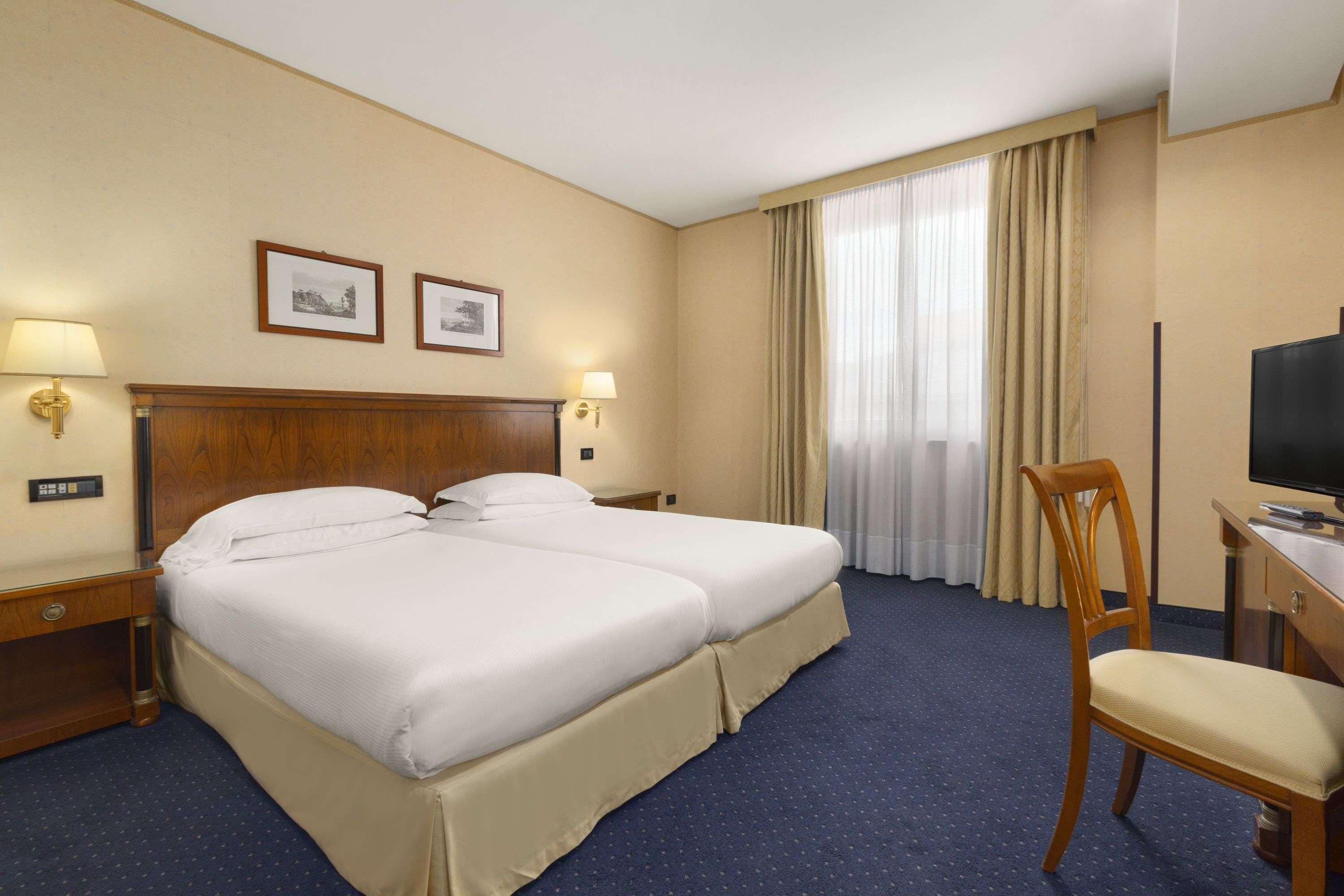 Ramada By Wyndham 4* Naples