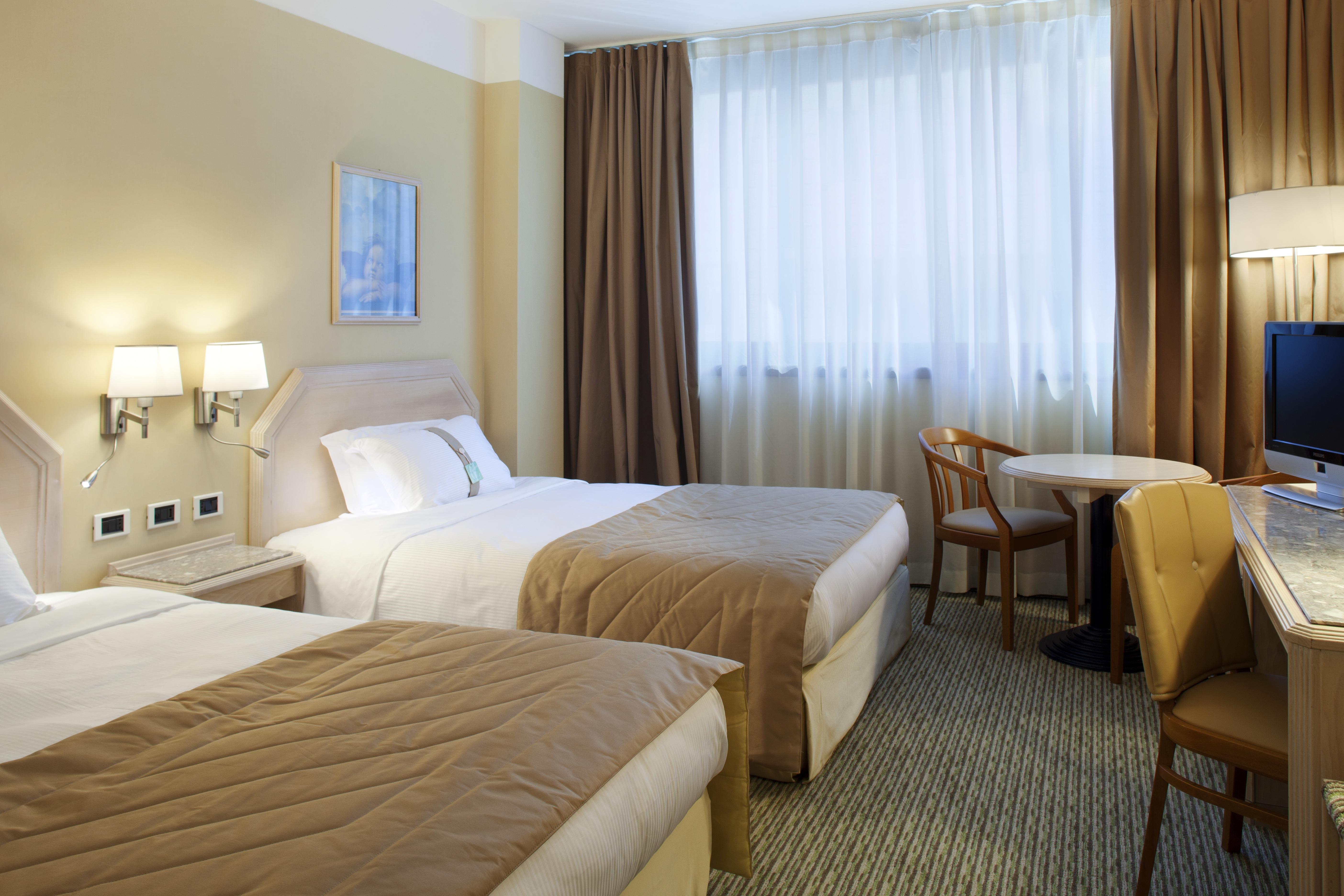 Hotel By Ihg