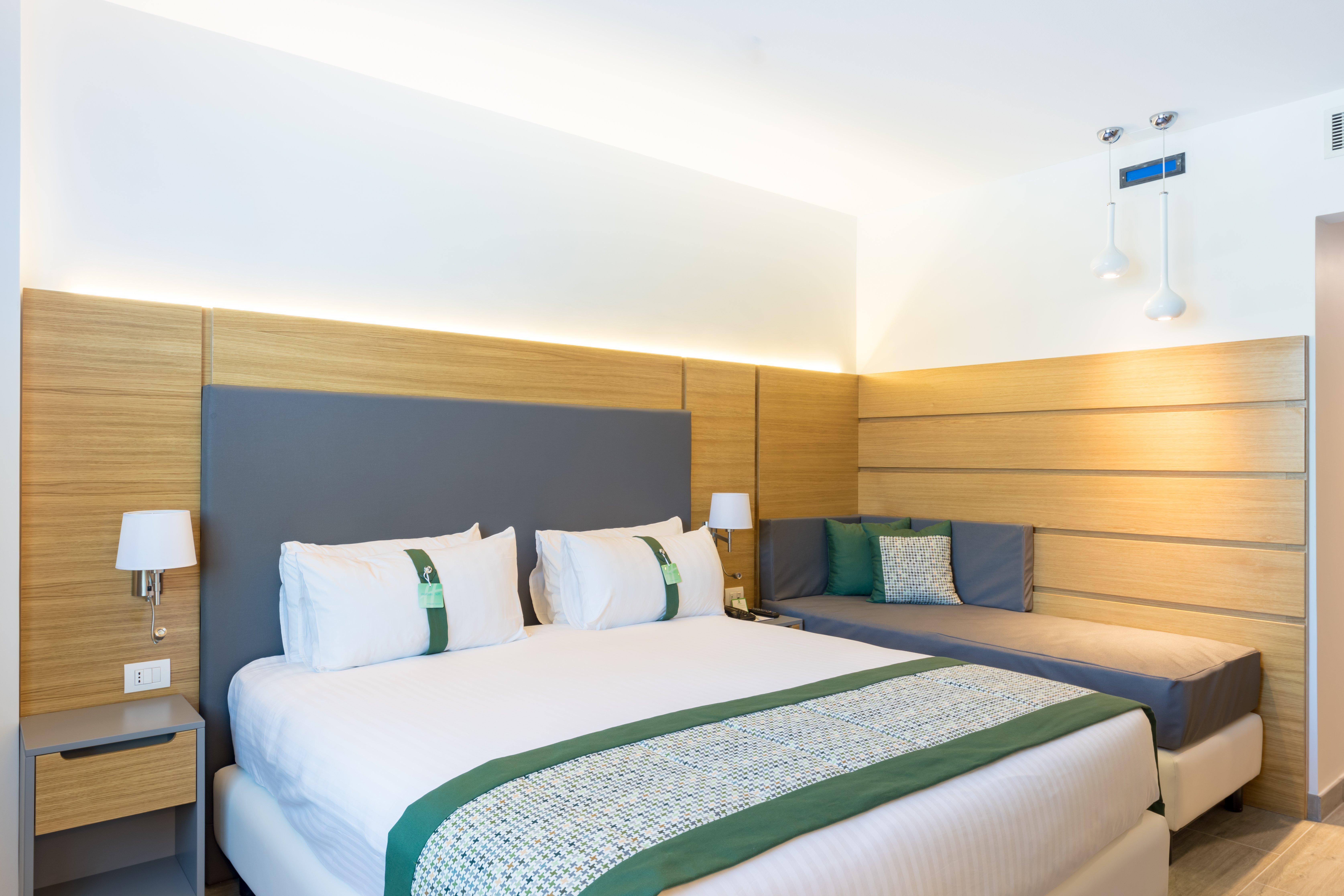 By Ihg 4* Naples
