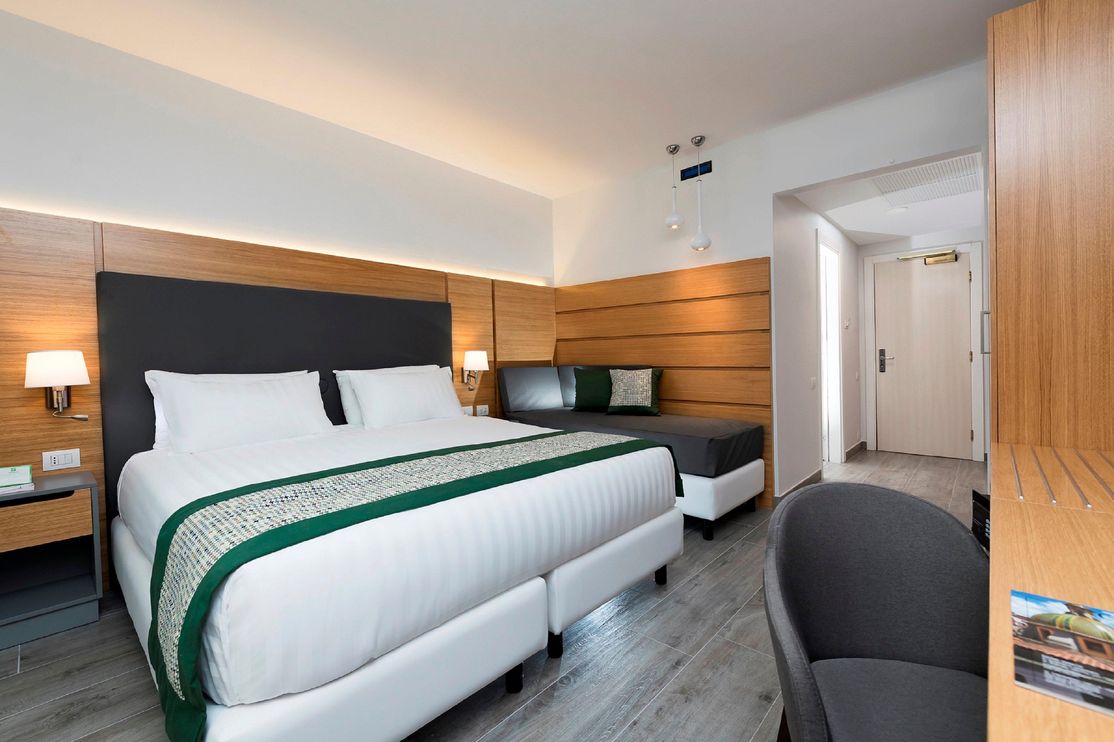 Hotel By Ihg